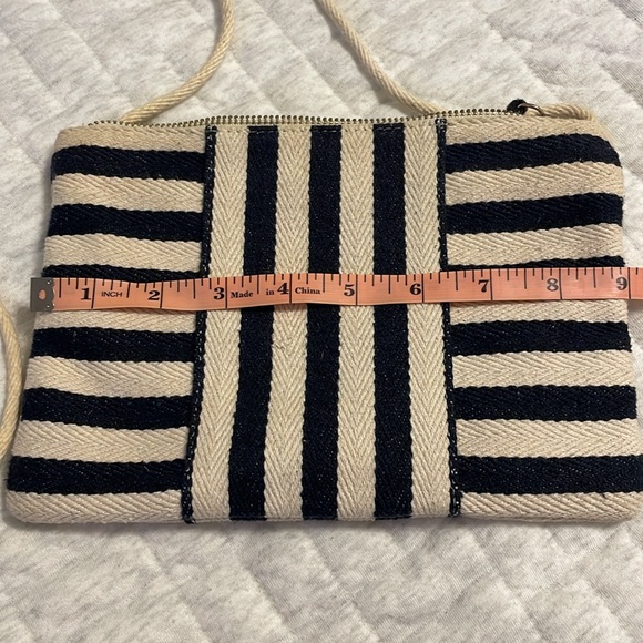 GAP Women's navy & Creme Striped Canvas Zip Strappy CrossBody Bag - Picture 3 of 5
